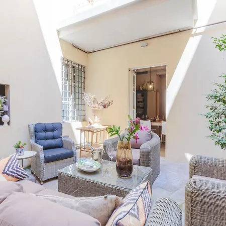 Apartment In Lucca With Private Garden * ルッカ