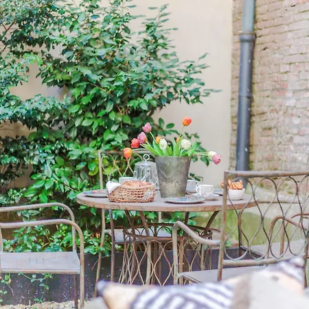 Historic Garden Retreat In *