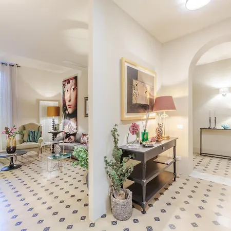 Apartment In Lucca With Private Garden ルッカ