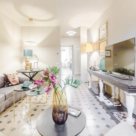 Apartment In Lucca With Private Garden * ルッカ