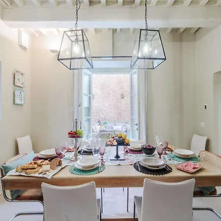 Apartment In Lucca With Private Garden
