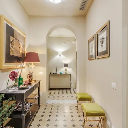 Apartment In Lucca With Private Garden アパート *