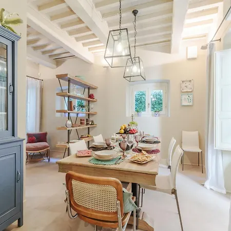 Apartment In Lucca With Private Garden ルッカ
