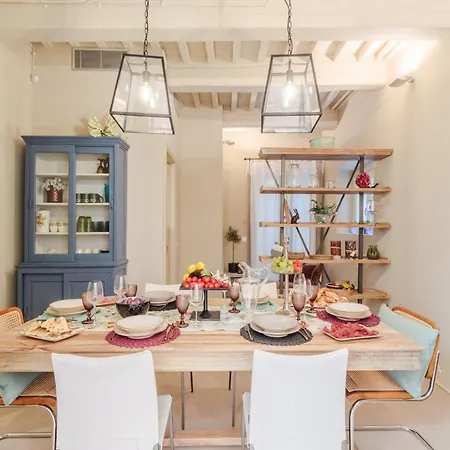 Apartment In Lucca With Private Garden アパート *