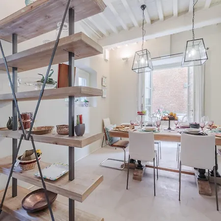 Apartment In Lucca With Private Garden ルッカ