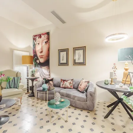 Apartment In Lucca With Private Garden アパート ルッカ