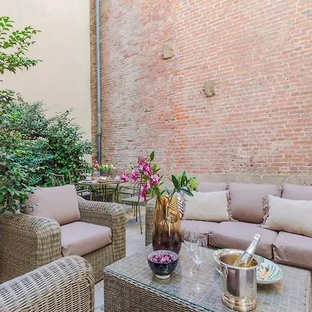 Apartment In Lucca With Private Garden アパート