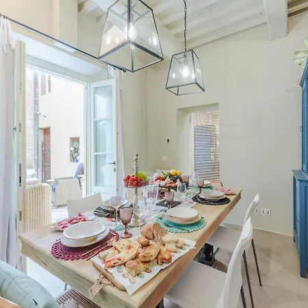 Apartment In Lucca With Private Garden ルッカ